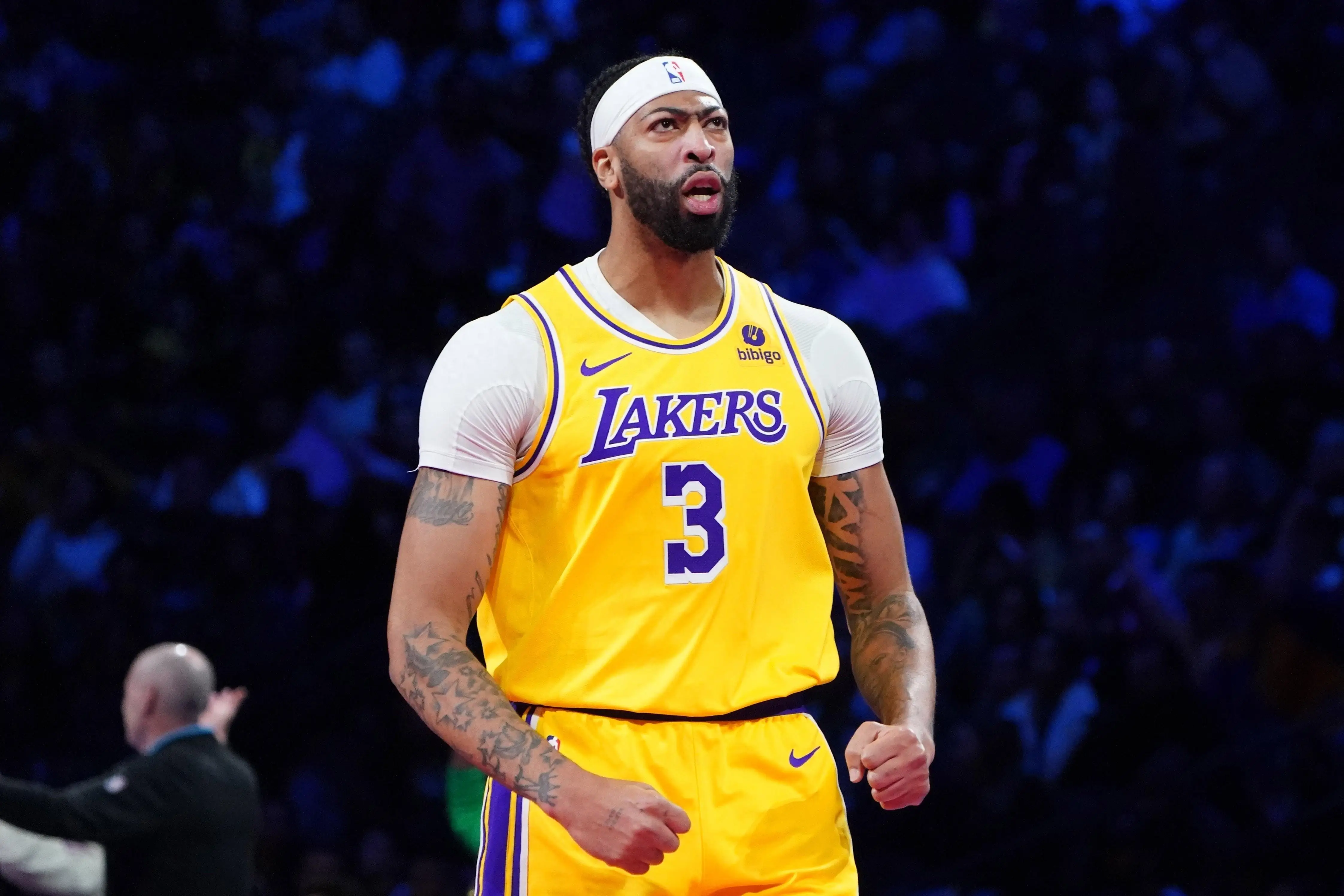 NG娱乐-包含巴塞罗那不断突破！，浓眉哥连续十二场比赛得分超过领先优势明显观众掌声雷动的词条